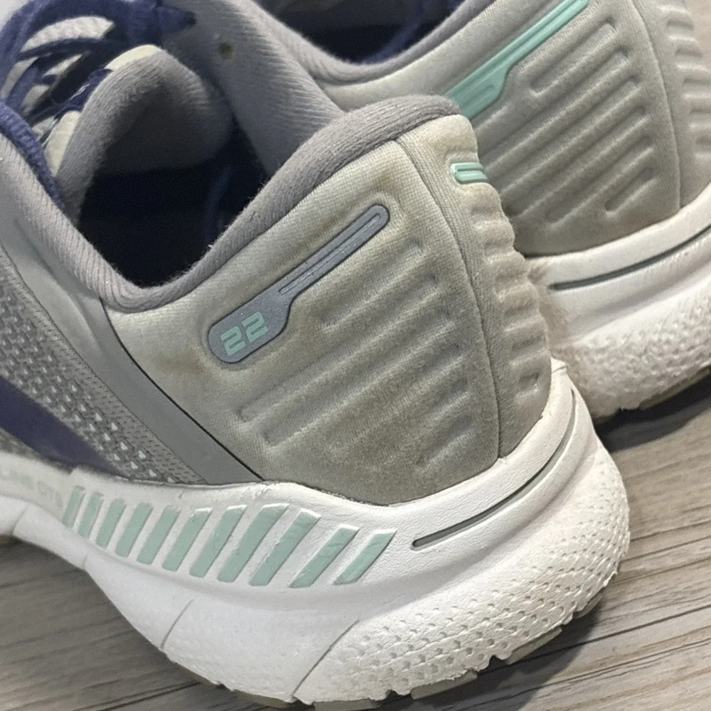 Womens 11 Brooks Adrenaline GTS 22 Running Training Sneaker Gray Blue White Shoe